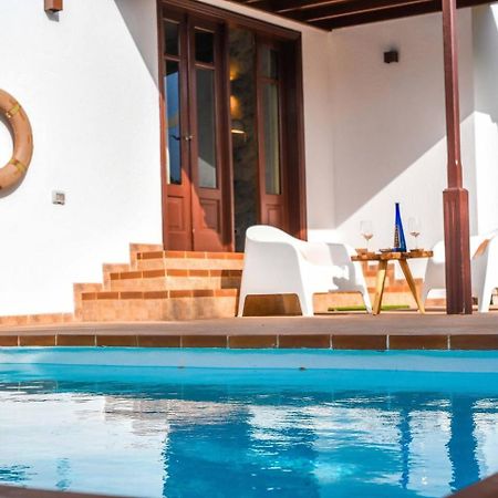 Agradable Y Familiar Con Piscina Casa Inima Villa Playa Blanca  Ngoại thất bức ảnh