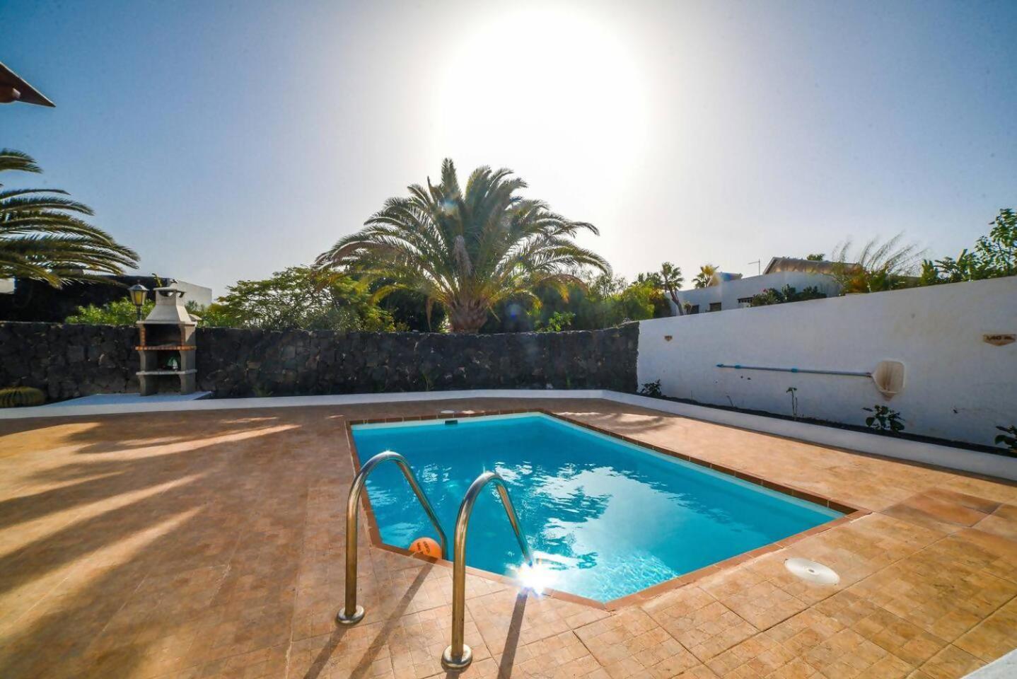 Agradable Y Familiar Con Piscina Casa Inima Villa Playa Blanca  Ngoại thất bức ảnh