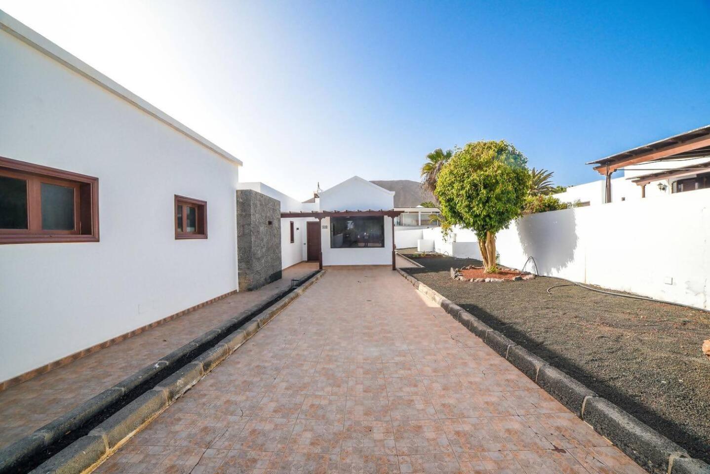 Agradable Y Familiar Con Piscina Casa Inima Villa Playa Blanca  Ngoại thất bức ảnh