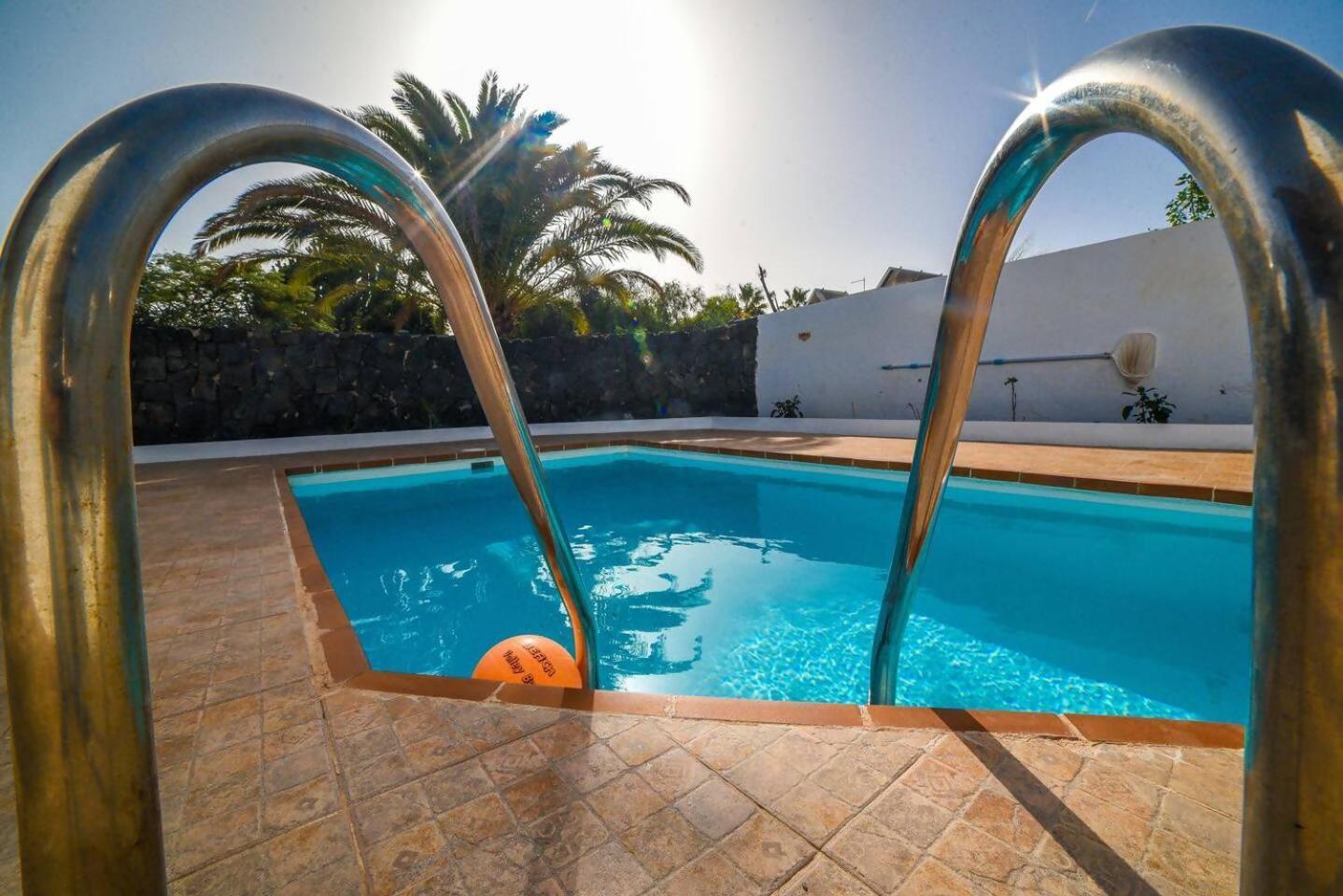 Agradable Y Familiar Con Piscina Casa Inima Villa Playa Blanca  Ngoại thất bức ảnh