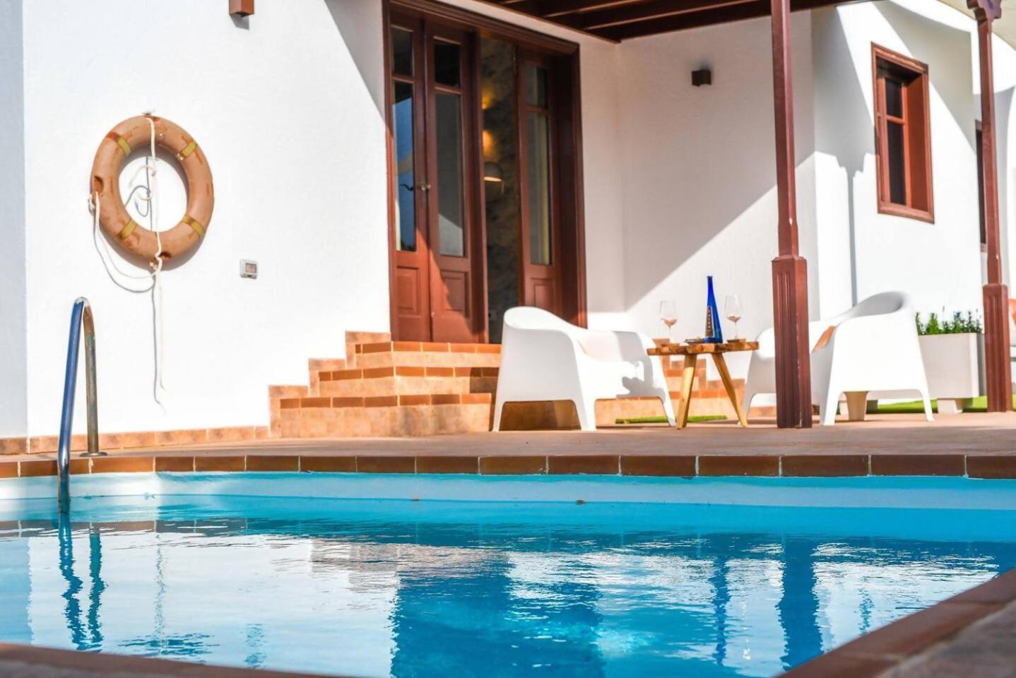 Agradable Y Familiar Con Piscina Casa Inima Villa Playa Blanca  Ngoại thất bức ảnh