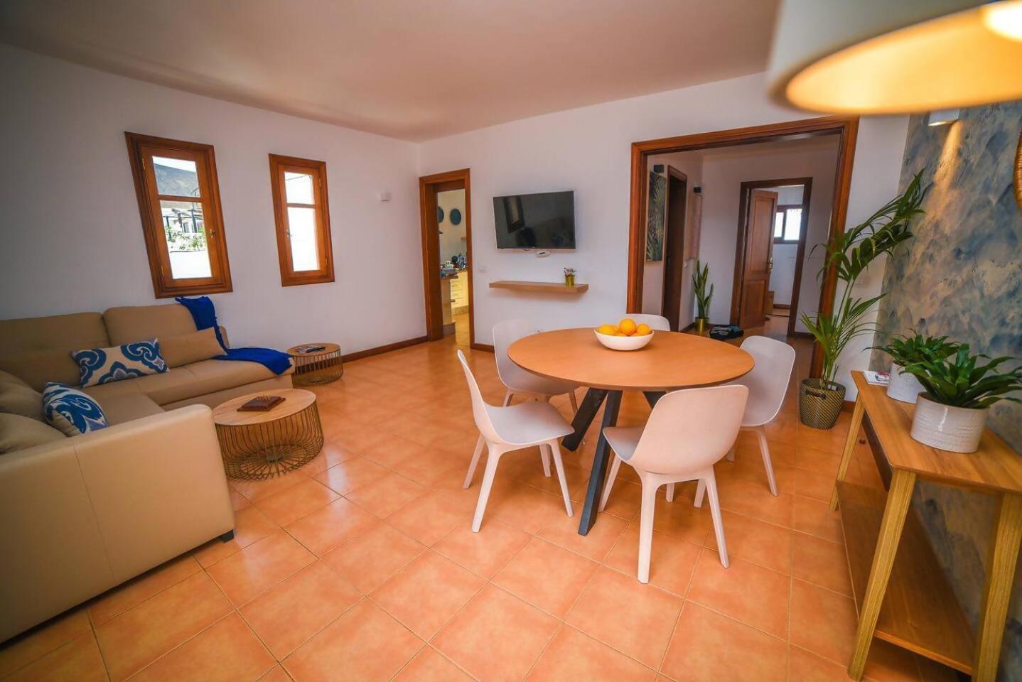 Agradable Y Familiar Con Piscina Casa Inima Villa Playa Blanca  Ngoại thất bức ảnh
