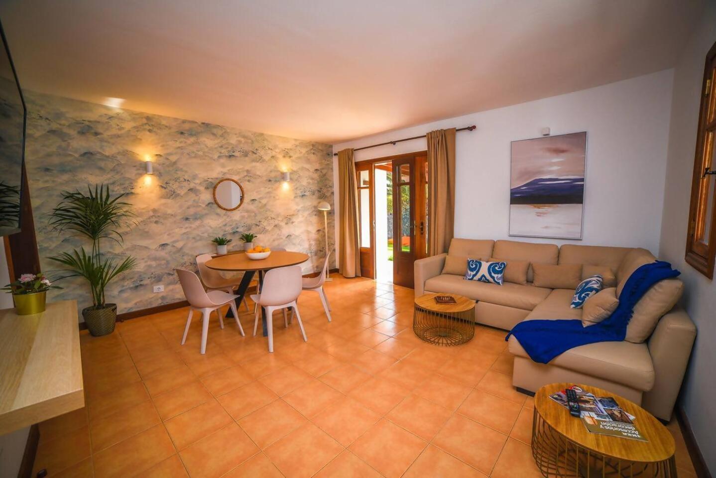 Agradable Y Familiar Con Piscina Casa Inima Villa Playa Blanca  Ngoại thất bức ảnh