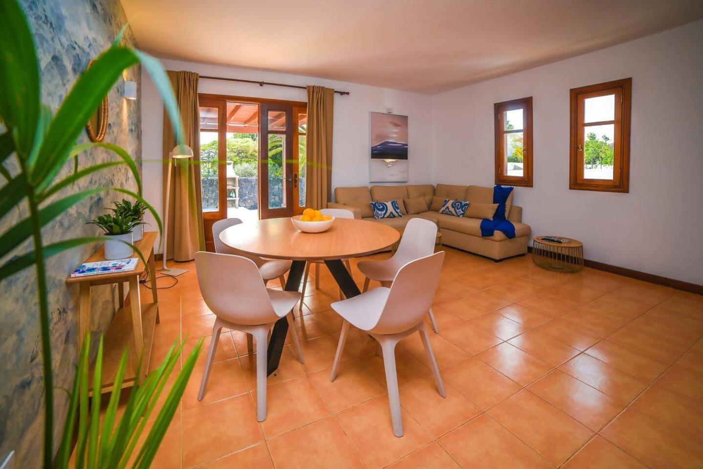 Agradable Y Familiar Con Piscina Casa Inima Villa Playa Blanca  Ngoại thất bức ảnh